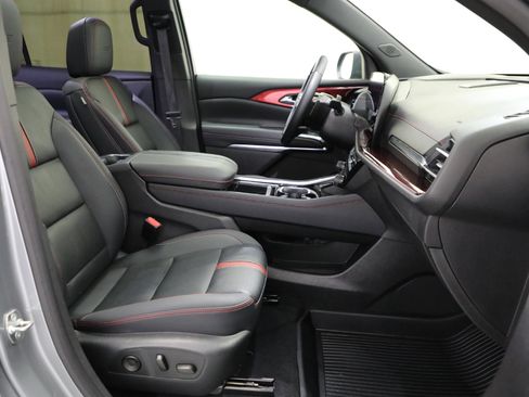 Used 2024 Chevrolet Traverse RS image 12