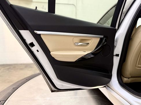 Used 2018 BMW 330e image 14