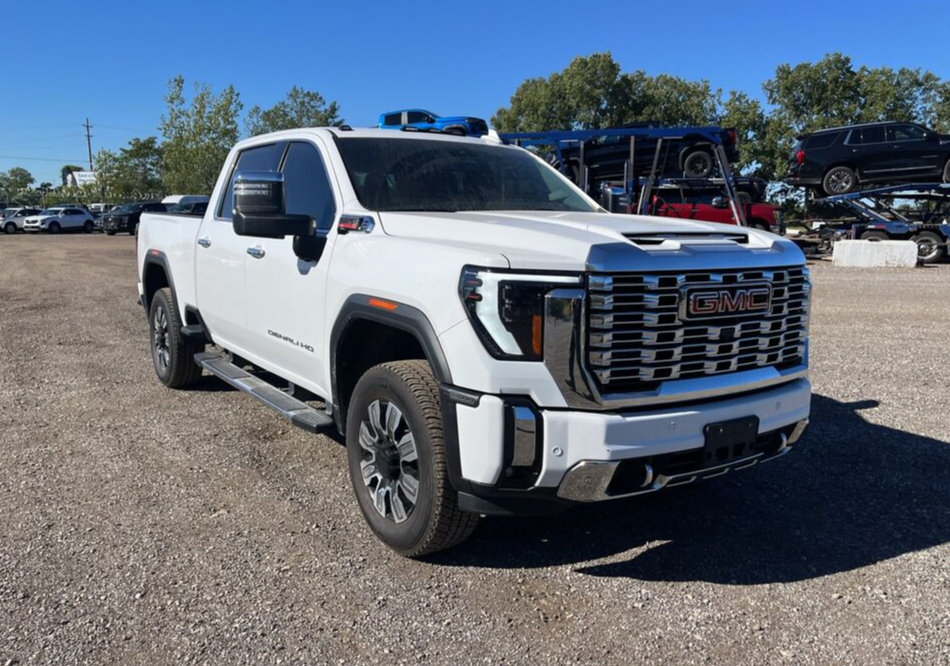 Used 2024 GMC Sierra 2500 Denali AWD/4WD image 6