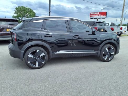 Used 2025 Nissan Kicks SR w/ SR Premium Package AWD/4WD image 10