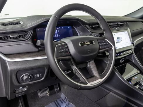 New 2026 Jeep Grand Cherokee Altitude image 3