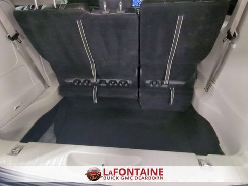 Used 2024 Chrysler Pacifica Select image 23
