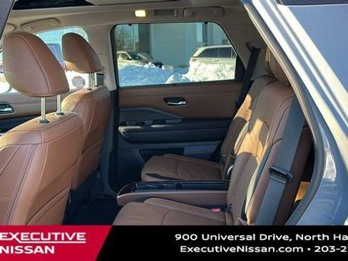 Certified 2025 Nissan Pathfinder Platinum AWD/4WD image 23