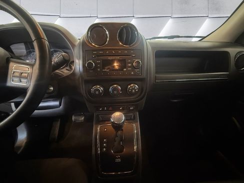 Certified 2016 Jeep Patriot Latitude image 9