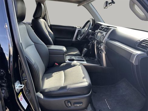 Used 2016 Toyota 4Runner SR5 image 14