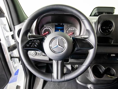 Used 2025 Mercedes-Benz Sprinter 2500 image 16