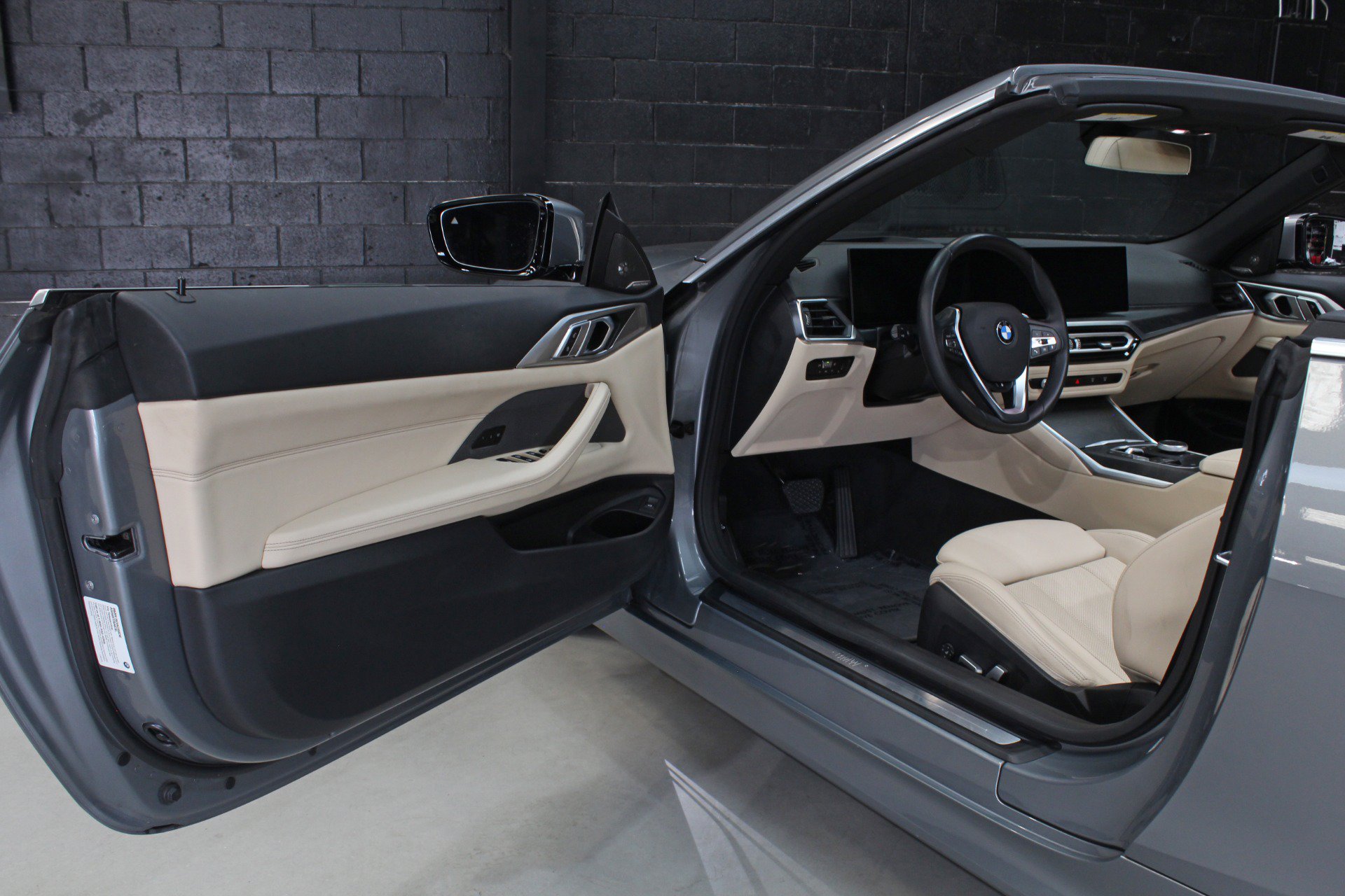 Used 2024 BMW 430i Convertible w/ Premium Package RWD image 29