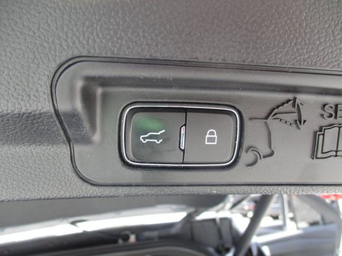 Used 2020 Ford Explorer XLT w/ Equipment Group 202A AWD/4WD image 36