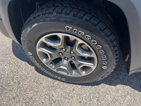 Used 2020 Jeep Cherokee Trailhawk AWD/4WD image 22