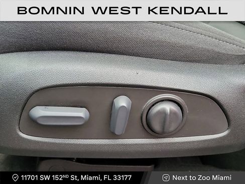 Used 2023 Chevrolet Traverse LT image 10