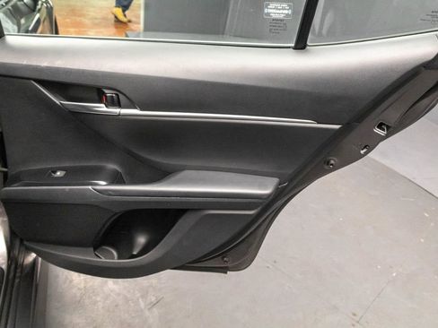 Used 2020 Toyota Camry SE w/ Moonroof Package image 29