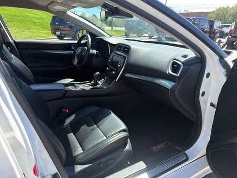 Used 2023 Nissan Maxima SV w/ Floor Mat Group FWD image 34