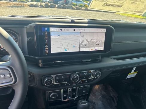 New 2025 Jeep Gladiator Sport image 19