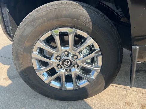 Used 2025 Toyota Tacoma Limited AWD/4WD image 18