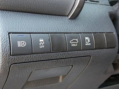 Used 2024 Toyota Camry SE image 10