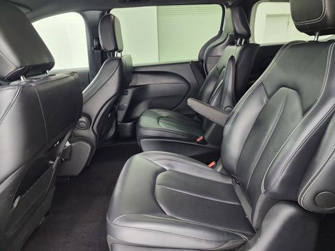 Used 2024 Chrysler Pacifica Limited image 39