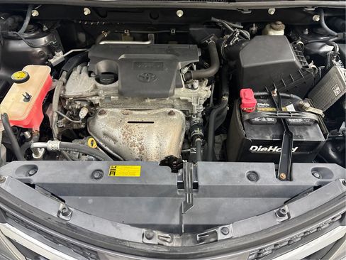 Used 2013 Toyota RAV4 LE image 29