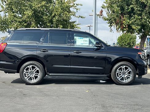 New 2025 Ford Expedition Active image 3