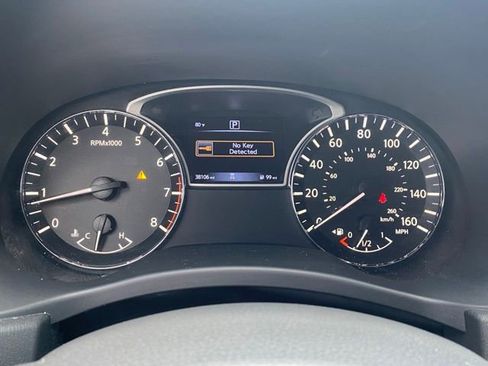 Used 2018 Nissan Pathfinder S image 20