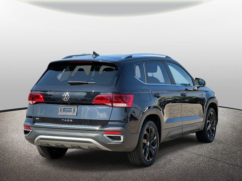 Used 2023 Volkswagen Taos SE w/ Black Wheel Package FWD image 4