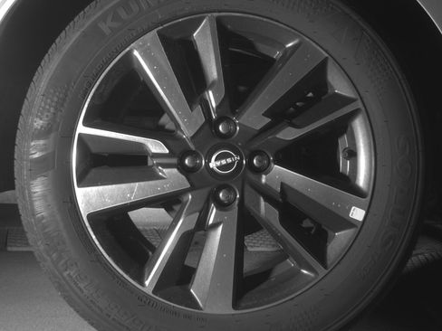 Used 2025 Nissan Versa SV FWD image 15