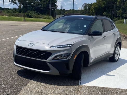 Used 2023 Hyundai Kona SEL FWD image 3