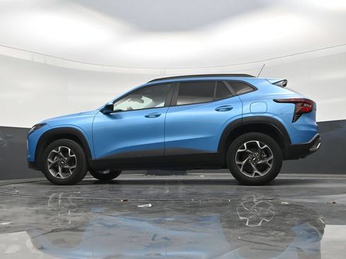 Used 2025 Chevrolet Trax LT FWD image 20