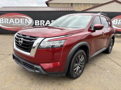 Used 2022 Nissan Pathfinder SV w/ SV Premium Package image 3