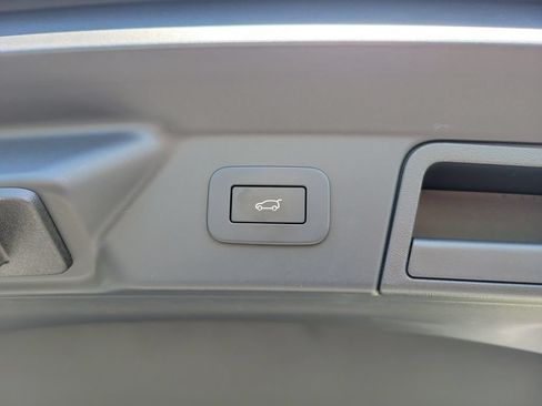 Used 2024 Land Rover Range Rover Velar Dynamic SE AWD/4WD image 9