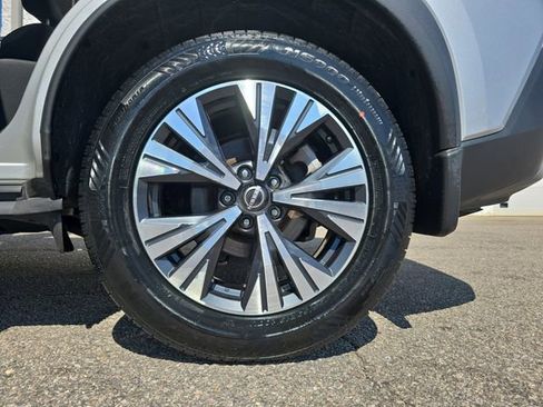 Used 2023 Nissan Rogue SV image 32