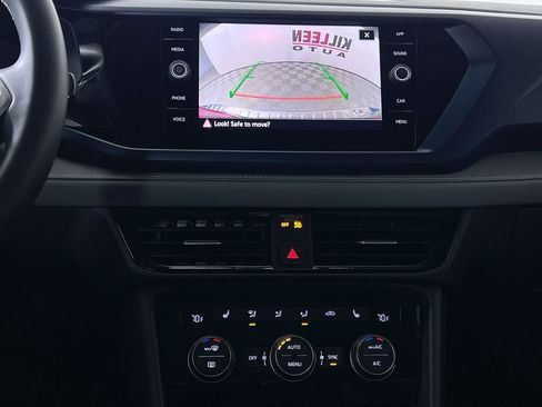 Used 2024 Volkswagen Taos SE image 19