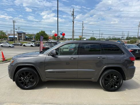 Used 2019 Jeep Grand Cherokee Altitude AWD/4WD image 7