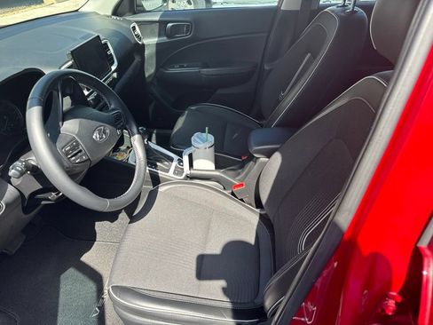 Used 2022 Hyundai Venue Limited FWD image 18