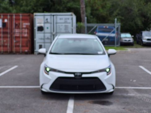 Used 2024 Toyota Corolla LE FWD image 2