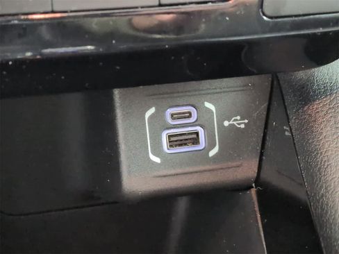 Used 2023 Jeep Compass Limited image 30