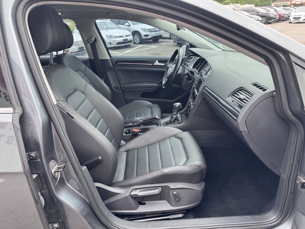 Used 2017 Volkswagen Golf S FWD image 17