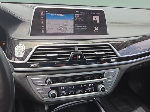 Used 2020 BMW 740i w/ M Sport Package RWD image 27