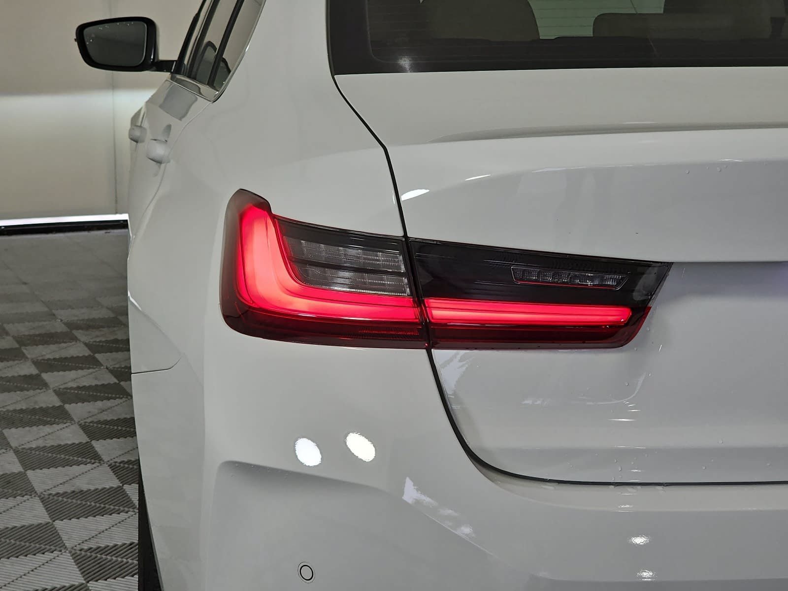 Used 2024 BMW 330i Sedan w/ Convenience Package RWD image 31