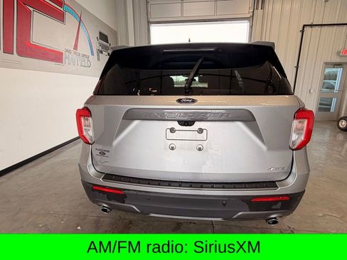 Used 2021 Ford Explorer XLT w/ Equipment Group 202A image 4