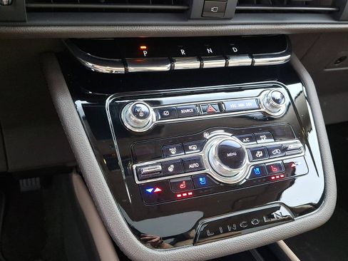 Used 2020 Lincoln Corsair Reserve w/ Equipment Group 201A image 22