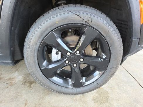 Used 2023 Jeep Grand Cherokee Altitude image 67