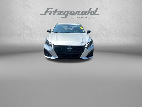 Used 2025 Nissan Altima 2.5 SV FWD image 2