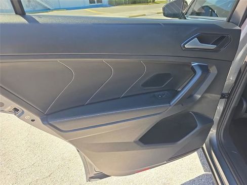 Used 2024 Volkswagen Tiguan SE R-Line image 10