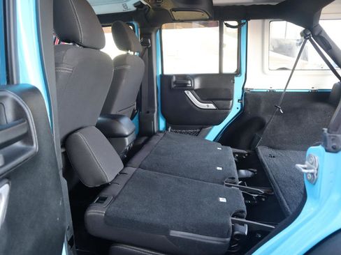 Used 2018 Jeep Wrangler Unlimited Rubicon w/ Cold Weather Group image 45