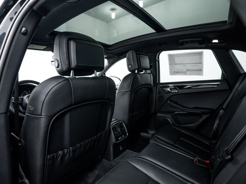 Certified 2026 Porsche Macan AWD/4WD image 24
