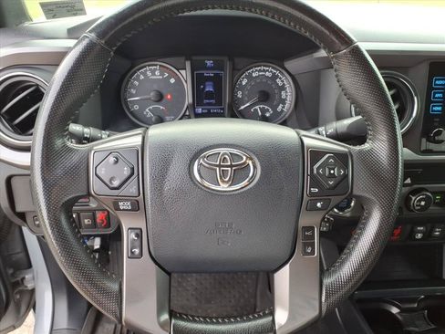 Used 2019 Toyota Tacoma TRD Off-Road AWD/4WD image 29