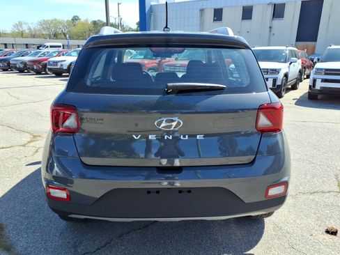New 2026 Hyundai Venue SEL FWD image 4