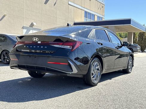 Used 2024 Hyundai Elantra SEL image 5