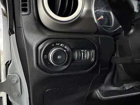 Used 2021 Jeep Wrangler Unlimited Sport AWD/4WD image 25