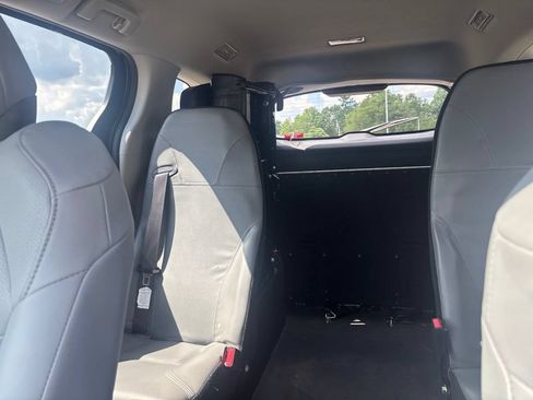 Used 2022 Toyota Sienna XLE FWD image 30